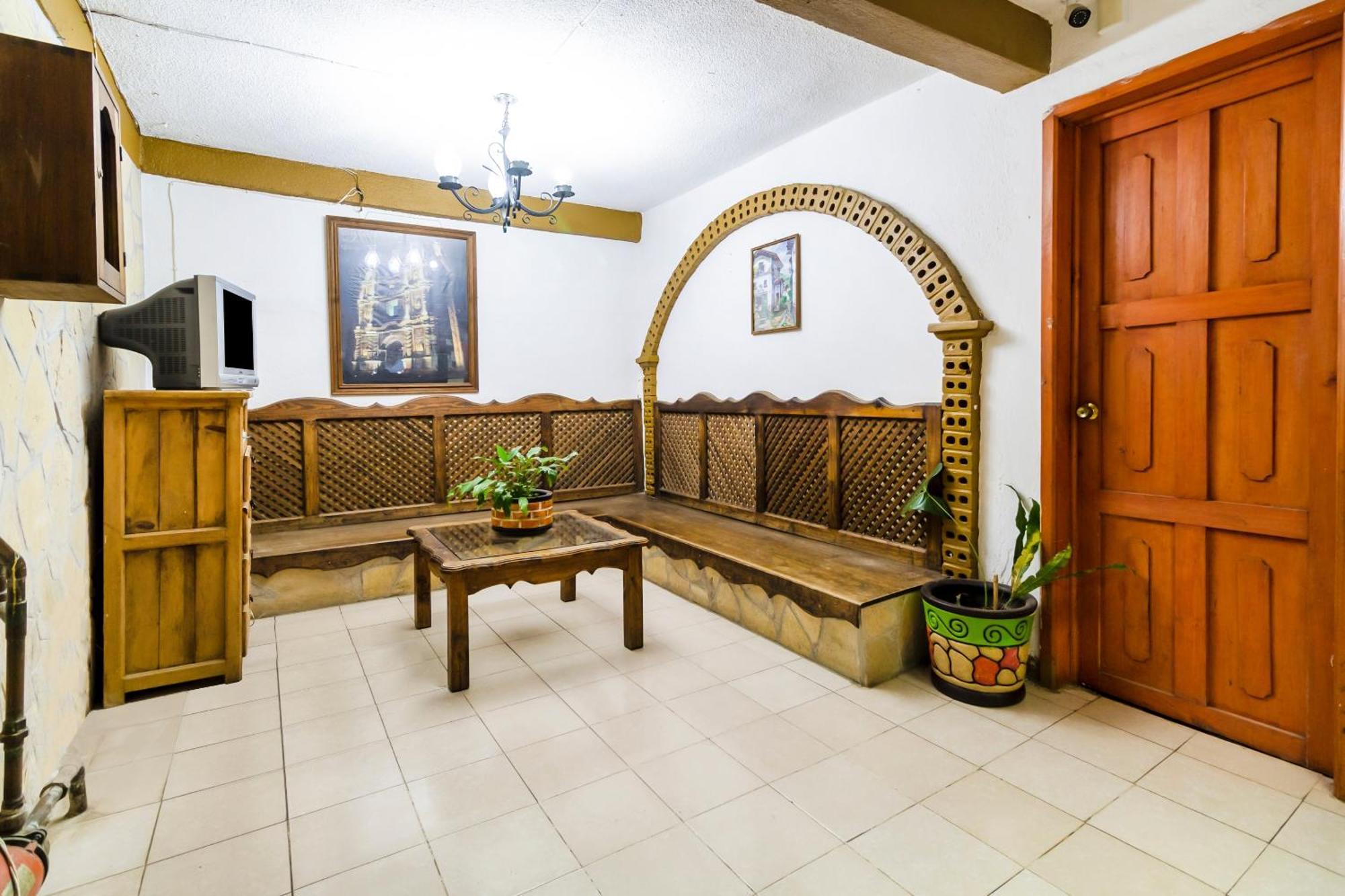 Oyo Hotel La Luna, Templo De Santo Domingo De Guzman San Cristóbal de Las Casas エクステリア 写真